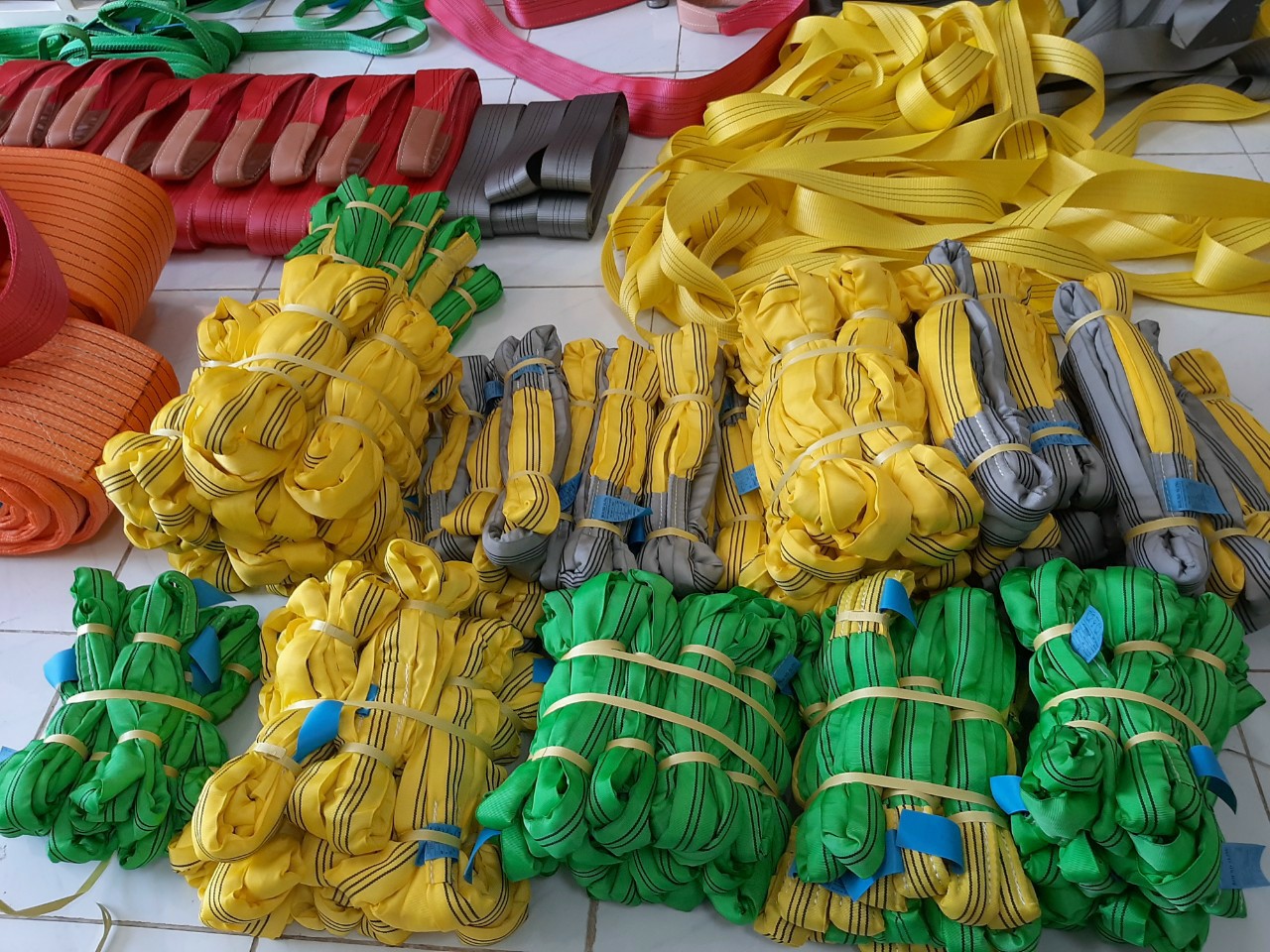 Cung Cấp Dây Cáp Vải Cẩu Hàng Bản Dẹt Giá Sỉ Cung Cấp Dây Cáp Vải Cẩu Hàng Bản Dẹt Giá Sỉ