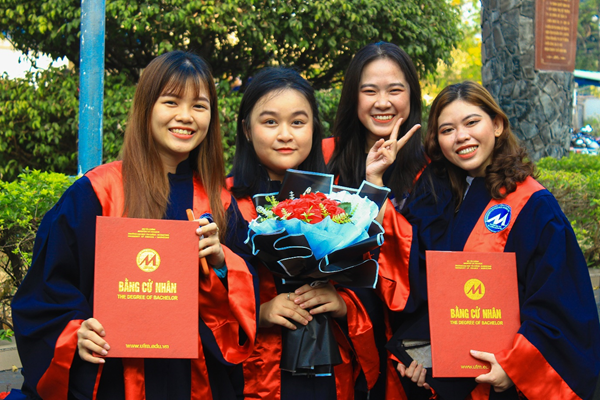 MAY LỄ PHỤC TỐT NGHIỆP GIÁ GỐC TẬN XƯỞNG 2023