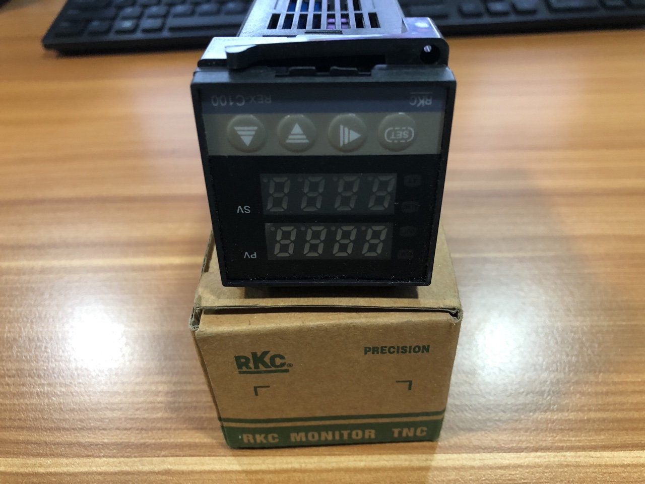 Bộ điều khiển nhiệt độ RKC REX-C100 Bộ điều khiển nhiệt độ RKC REX-C100