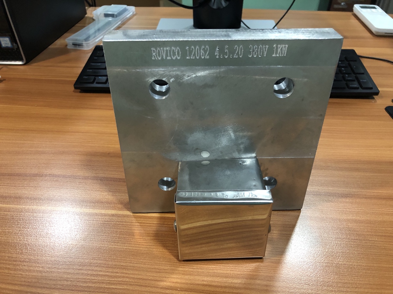 Điện trở đúc nhôm 160*160*20/380V*1000W Điện trở đúc nhôm 160*160*20/380V*1000W