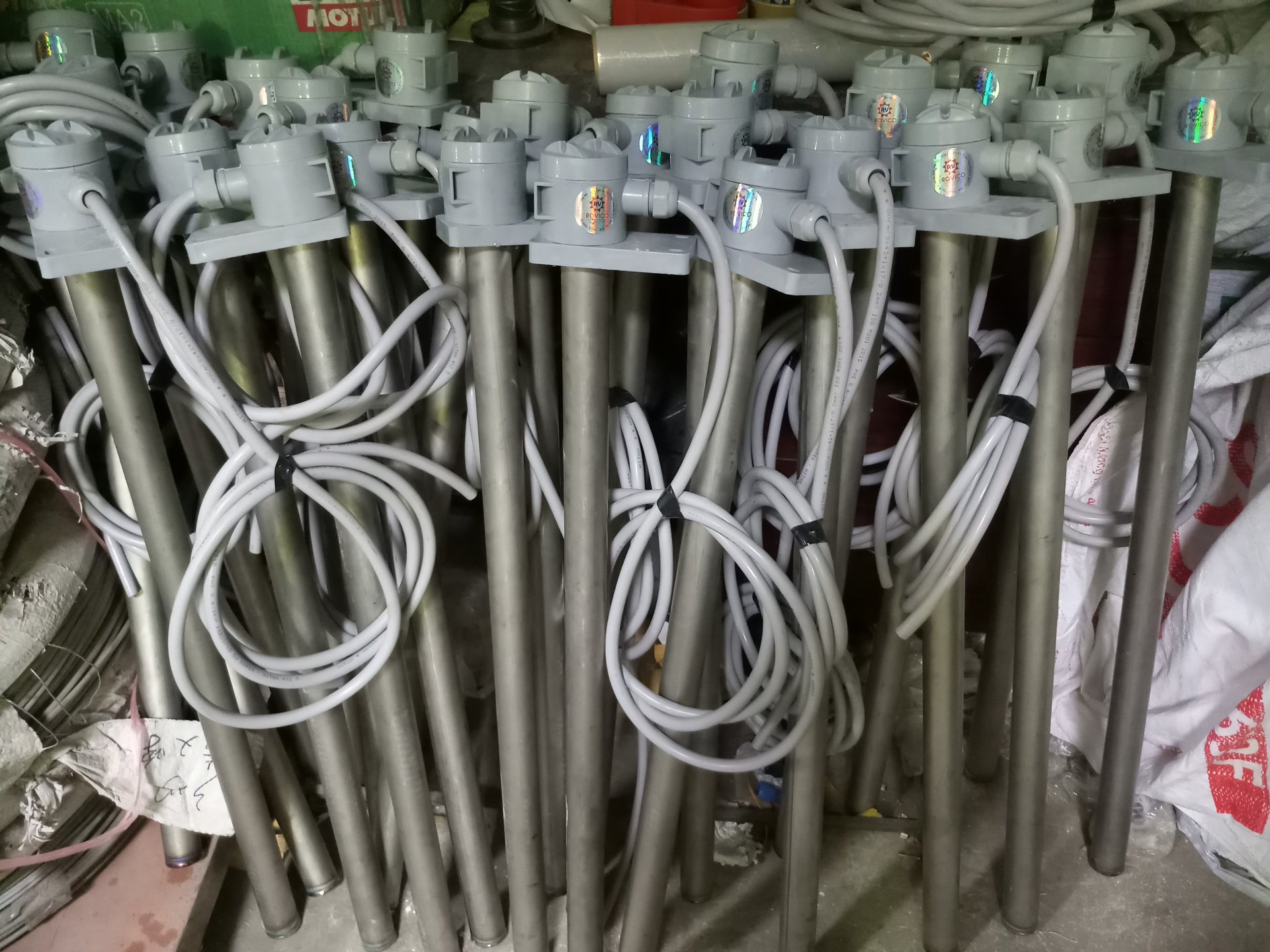 Điện trở titan Ø38*800/380V*4KW Điện trở titan Ø38*800/380V*4KW