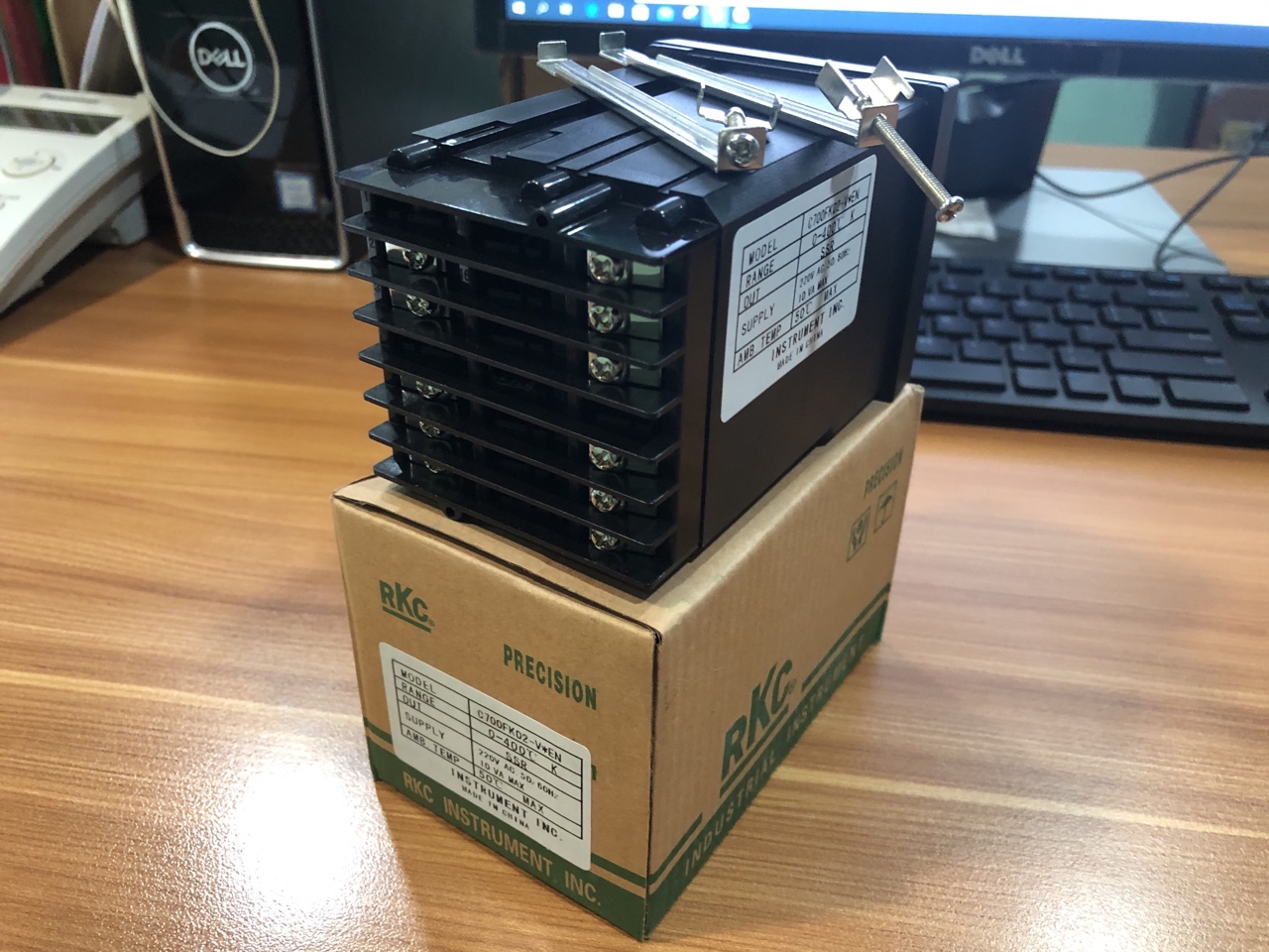 Đồng hồ điều khiển nhiệt độ C700 Đồng hồ điều khiển nhiệt độ C700