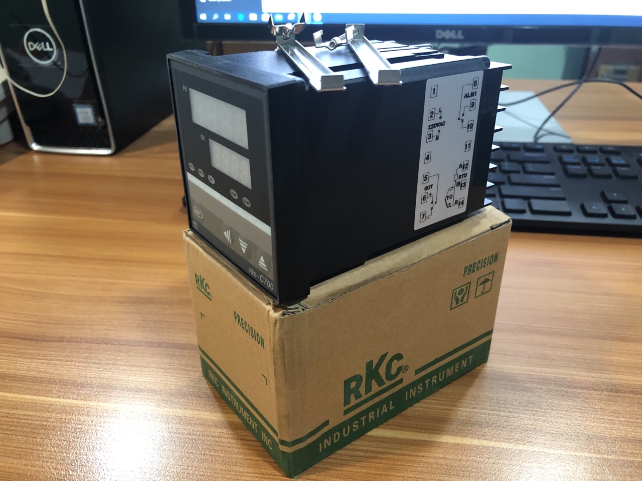 Đồng hồ điều khiển nhiệt độ C700 Đồng hồ điều khiển nhiệt độ C700