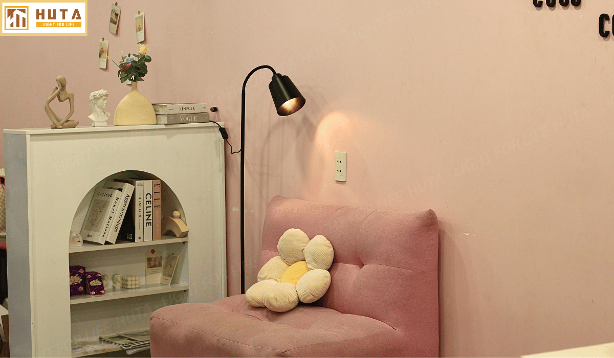 3. Đèn cây đứng mã KT05 sử dụng như thế nào?