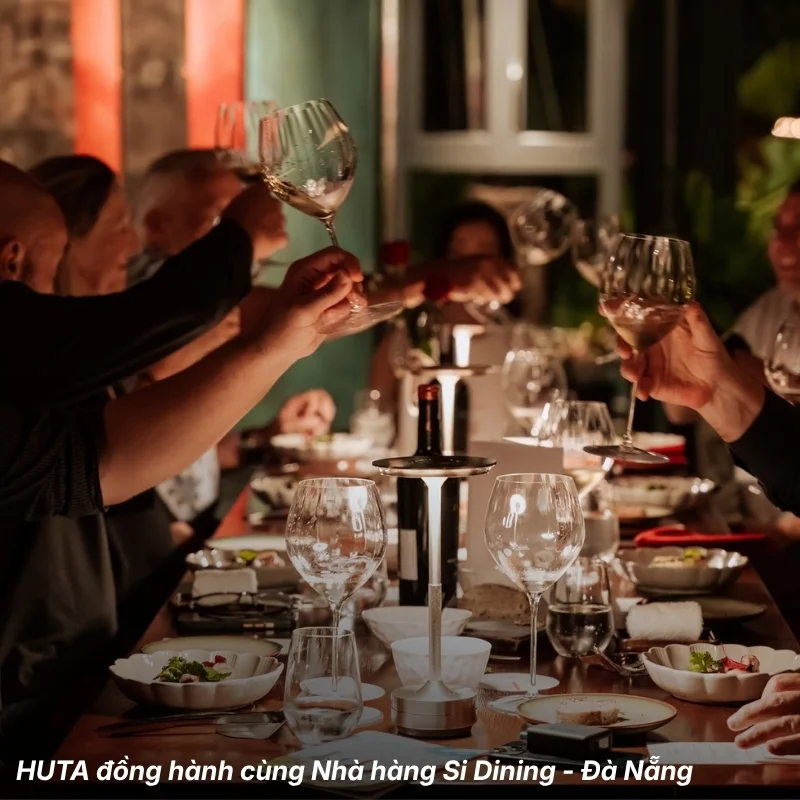 Đèn bàn trang trí HUTA tại nhà hàng