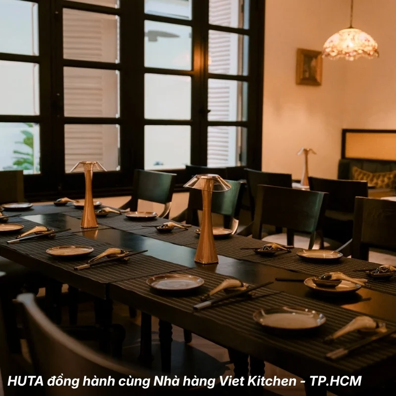 Đèn bàn trang trí HUTA tại nhà hàng