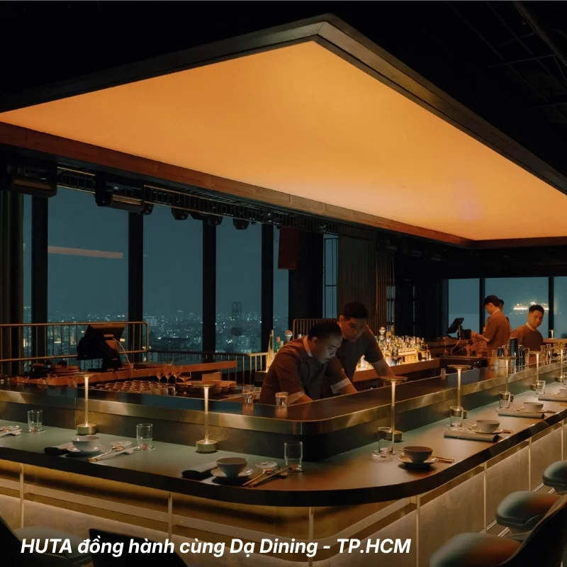 Đèn bàn trang trí HUTA tại Bar Lounge