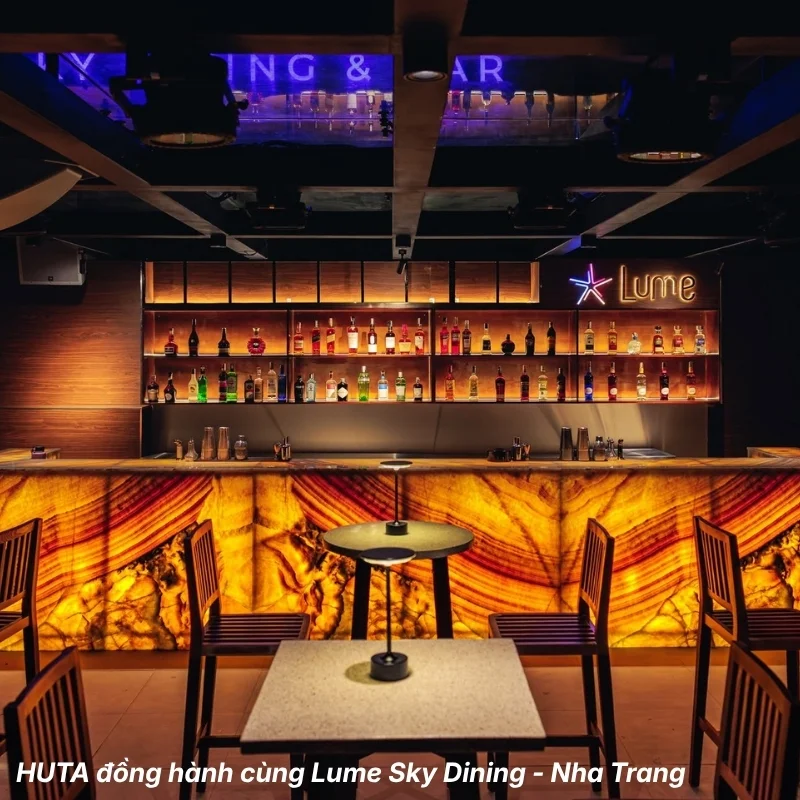 Đèn bàn trang trí HUTA tại Bar Lounge