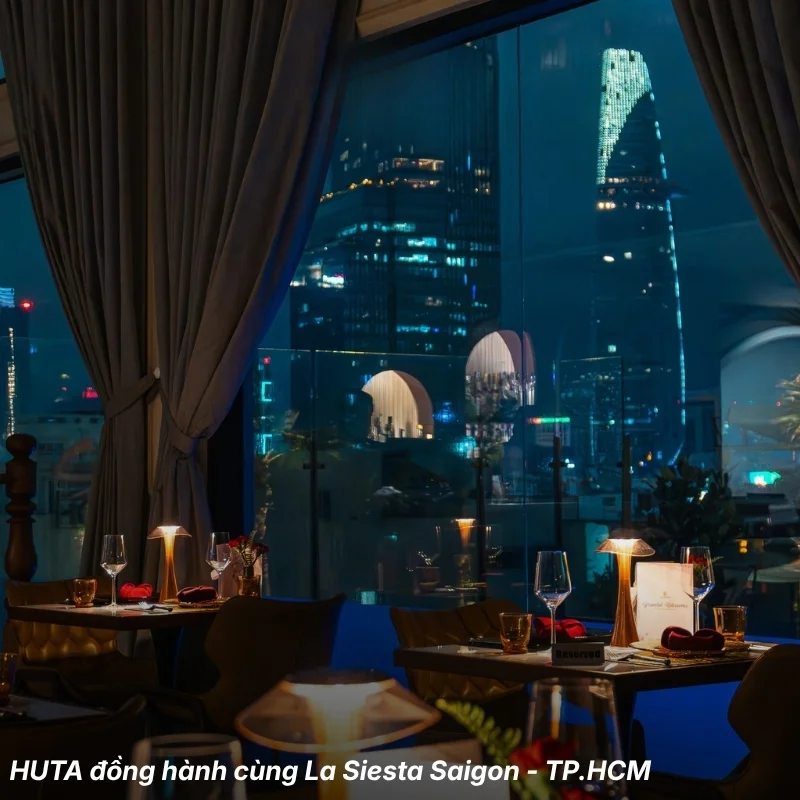 Đèn bàn trang trí HUTA tại khách sạn
