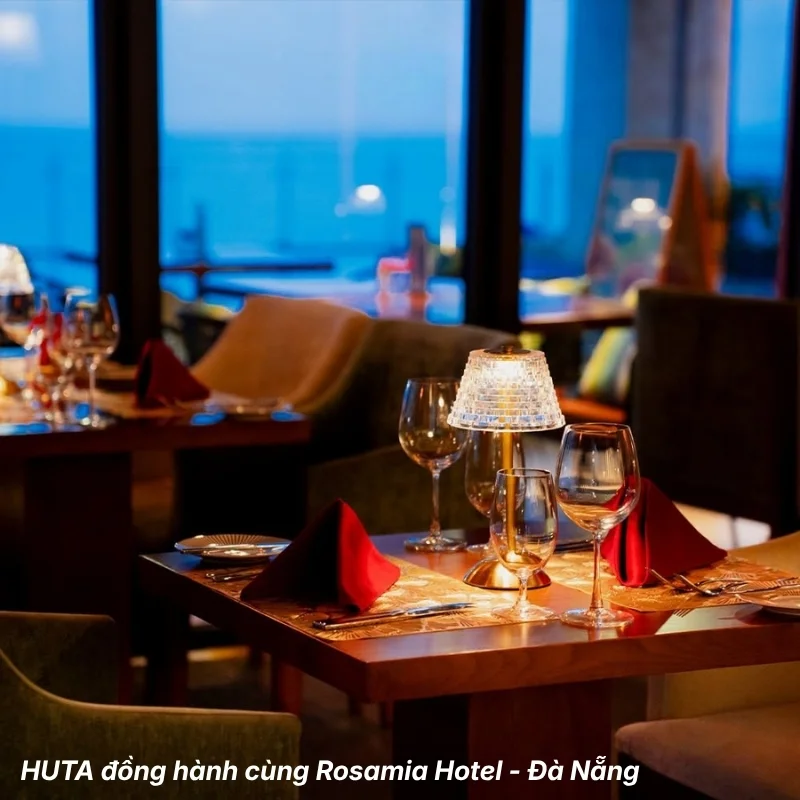 Đèn bàn trang trí HUTA tại khách sạn