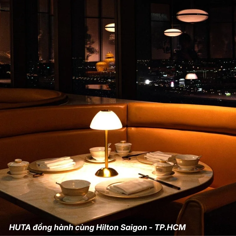 Đèn bàn trang trí HUTA tại khách sạn