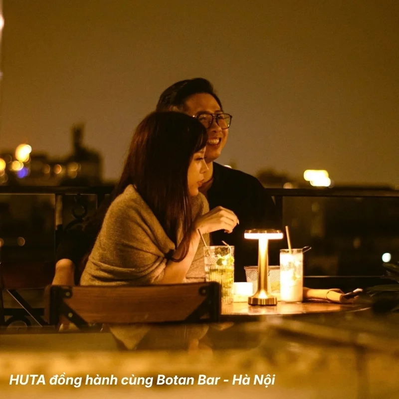 Đèn bàn trang trí HUTA tại Bar Lounge