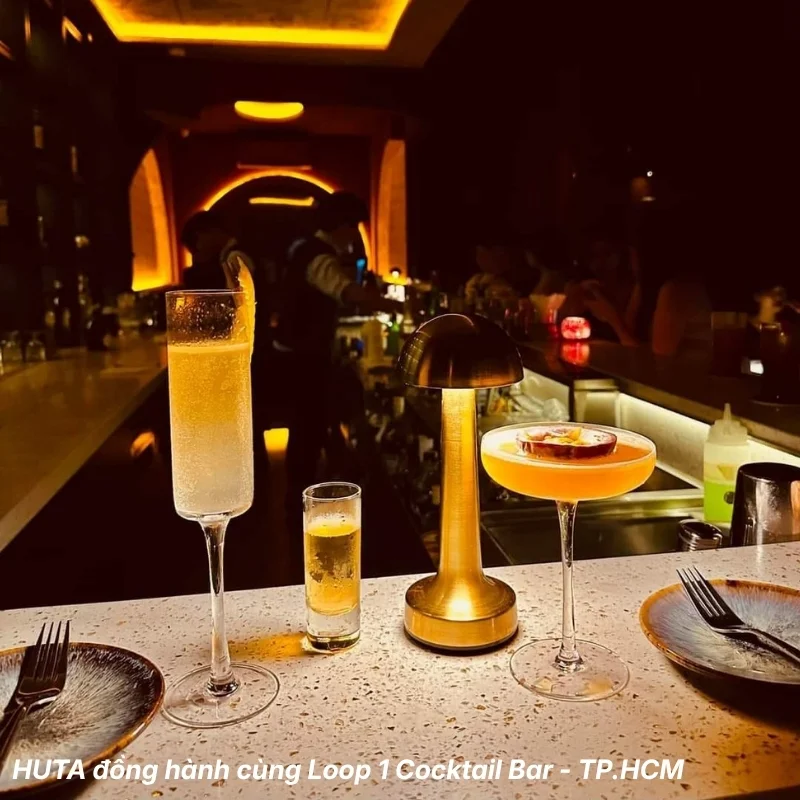 Đèn bàn trang trí HUTA tại Bar Lounge