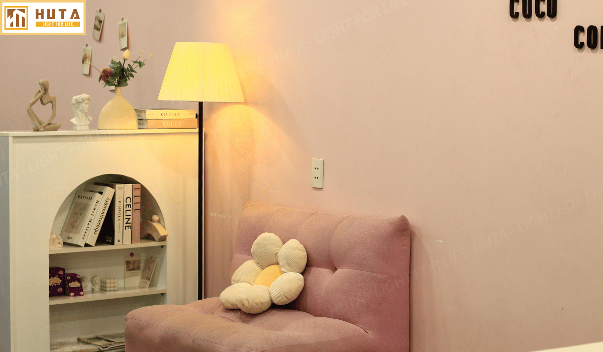 Đèn Cây Đứng Decor HUTA Light For Life KT01 Thân Kim Loại, Chao Xếp Ly, Điều Chỉnh Ánh Sáng Vàng