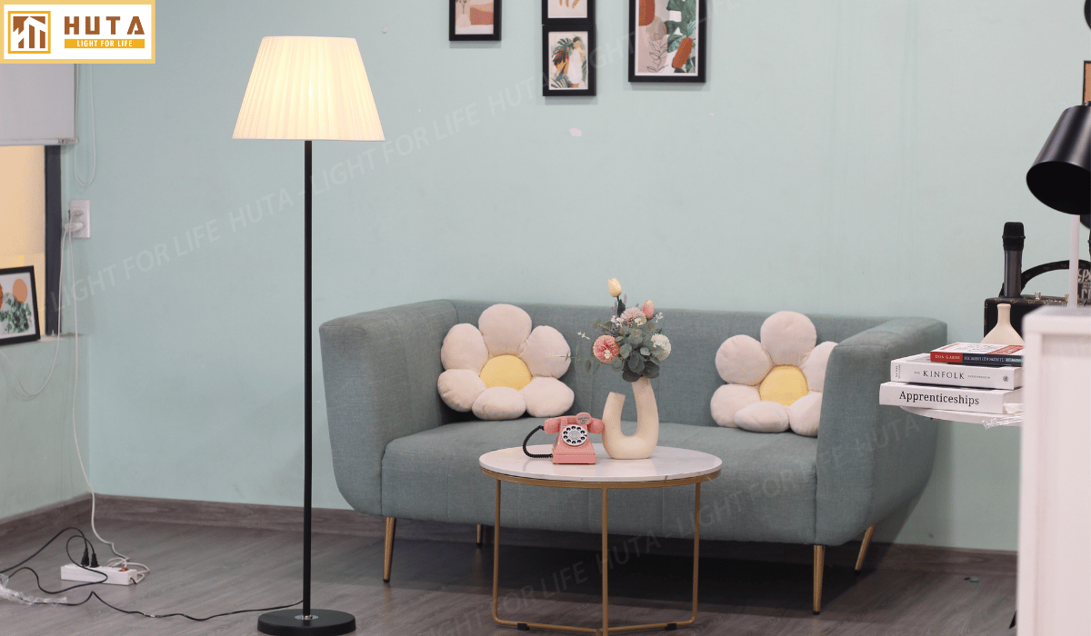 3. Đèn cây đứng mã KT01 sử dụng như thế nào?