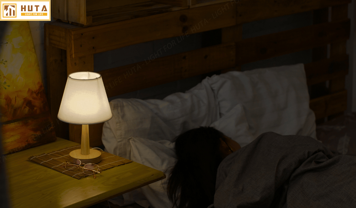 Đèn Ngủ Để Bàn Gỗ HUTA G2S Đầu Cắm USB, Dải Led Ánh Sáng Vàng