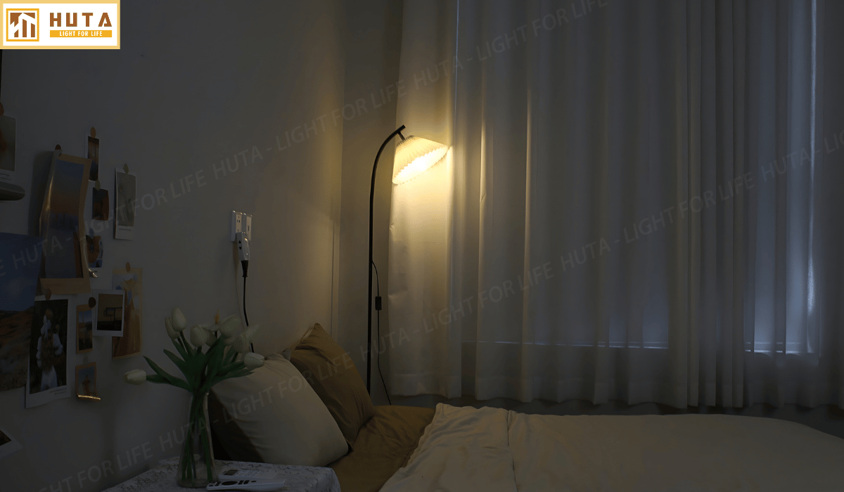 3. Đèn cây đứng mã KT07 sử dụng như thế nào?