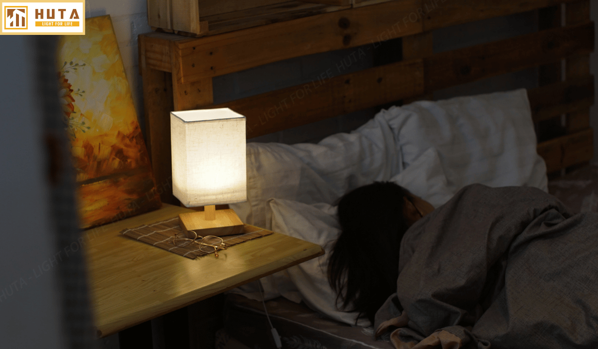 Đèn Ngủ Để Bàn Gỗ HUTA G3S Đầu Cắm USB, Dải Led Ánh Sáng Vàng