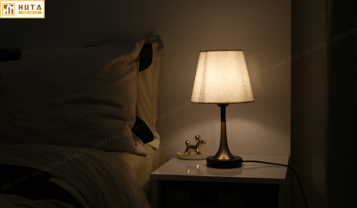 Đèn ngủ để bàn thân thép HUTA T5 Sang Trọng Điều Chỉnh Độ Sáng, Bóng Led Sáng Vàng