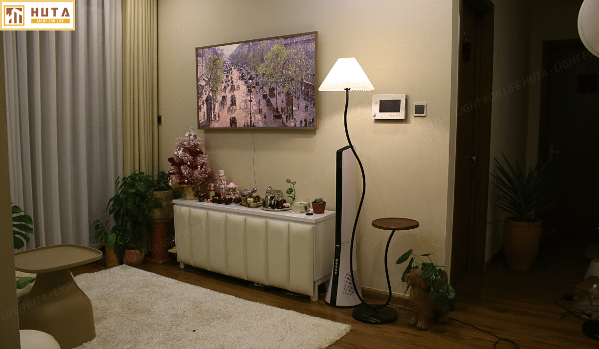 3. Đèn cây đứng mã KC10 sử dụng như thế nào?