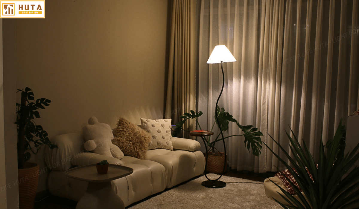 Đèn Cây Đứng Decor HUTA Light For Life KC10 Thân Thép Kết Hợp Bàn Cafe, Trang Trí Nội Thất