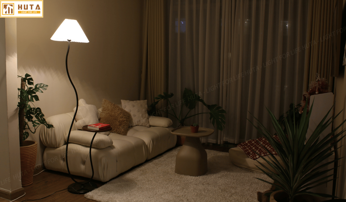 3. Đèn cây đứng mã KC10 sử dụng như thế nào?