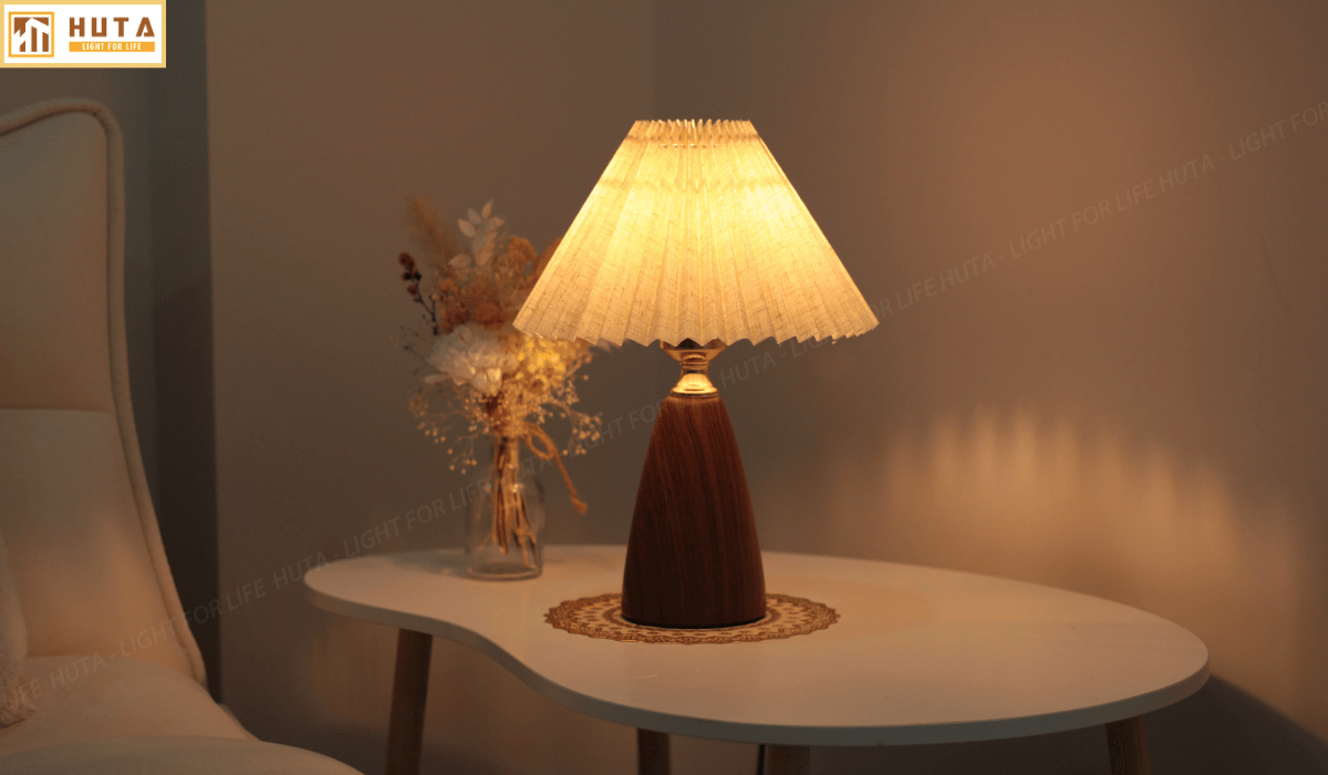 Đèn Ngủ Để Bàn HUTA Mã T10 Thân Kim Loại Vân Gỗ Vintage, Điều Chỉnh Ánh Sáng Vàng Ấm
