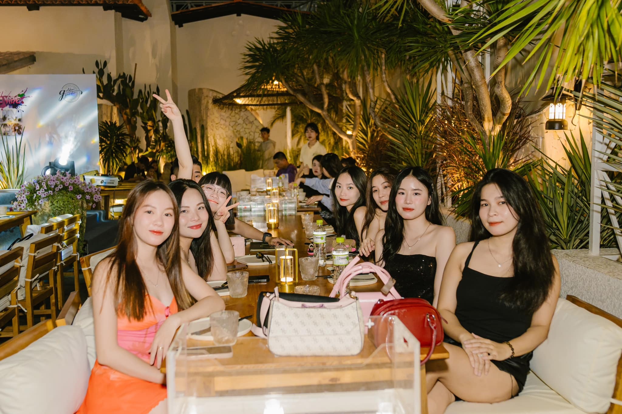 Đèn bàn Led Nhà Hàng RESNEN ngay tại Golden Garden