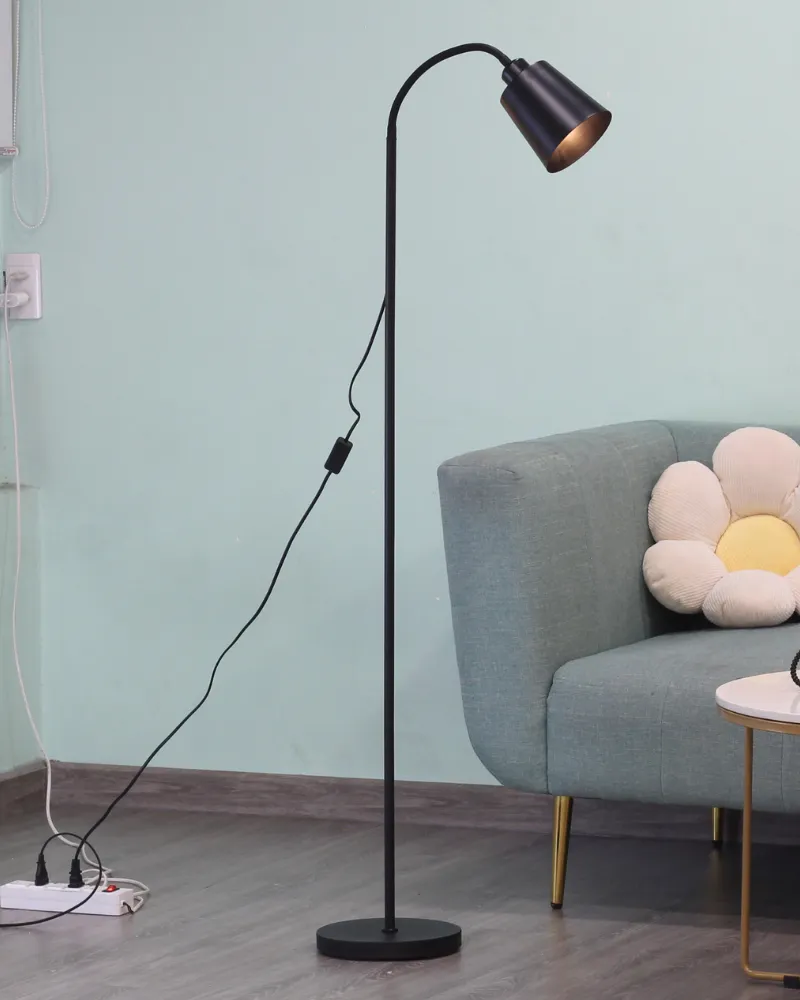 2. CHẤT LIỆU VÀ PHÂN LOẠI ĐÈN CÂY ĐỨNG ĐÈN SÀN KT5