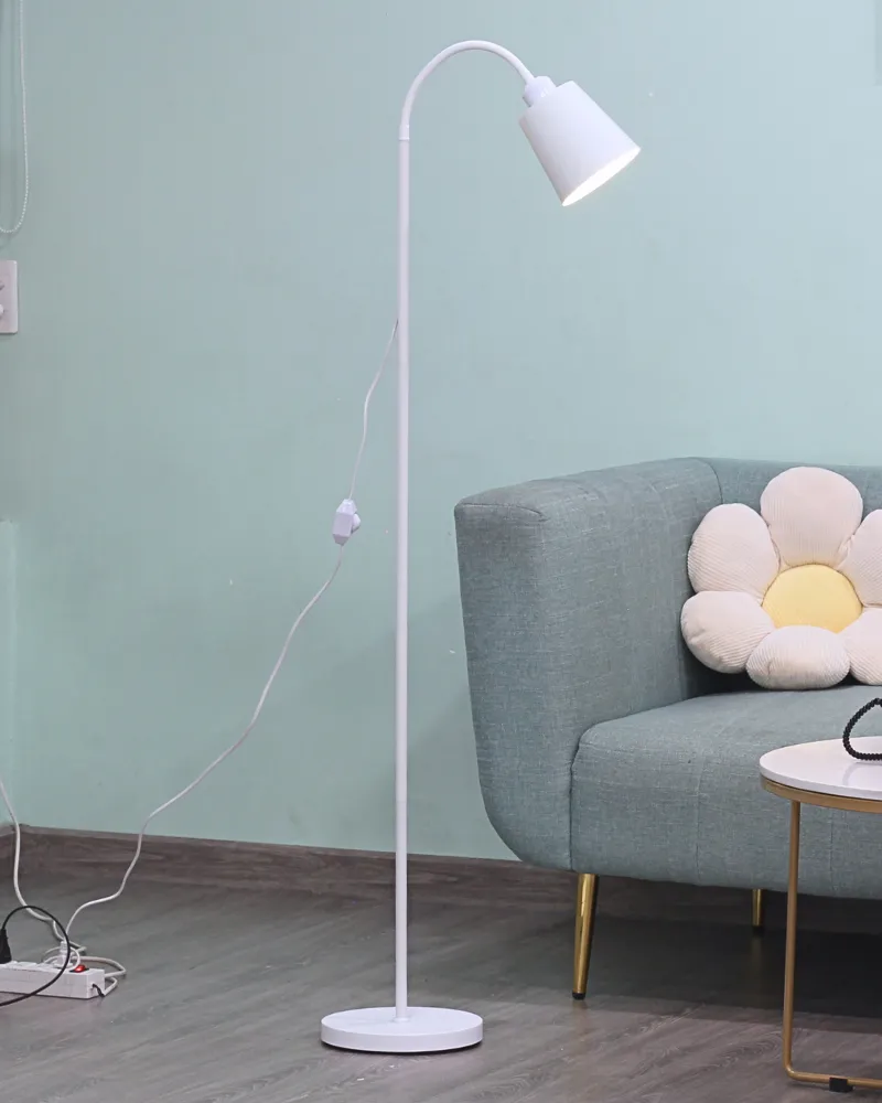 2. CHẤT LIỆU VÀ PHÂN LOẠI ĐÈN CÂY ĐỨNG ĐÈN SÀN KT5