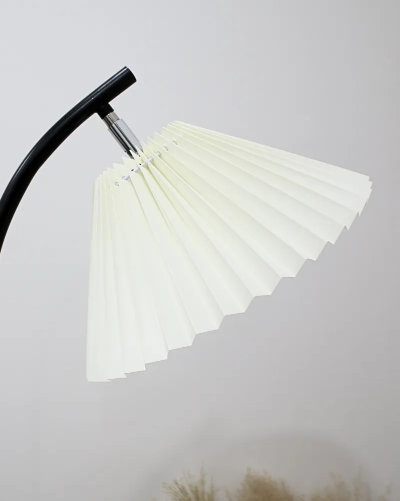 2. CHẤT LIỆU VÀ PHÂN LOẠI ĐÈN CÂY ĐỨNG ĐÈN SÀN KT7