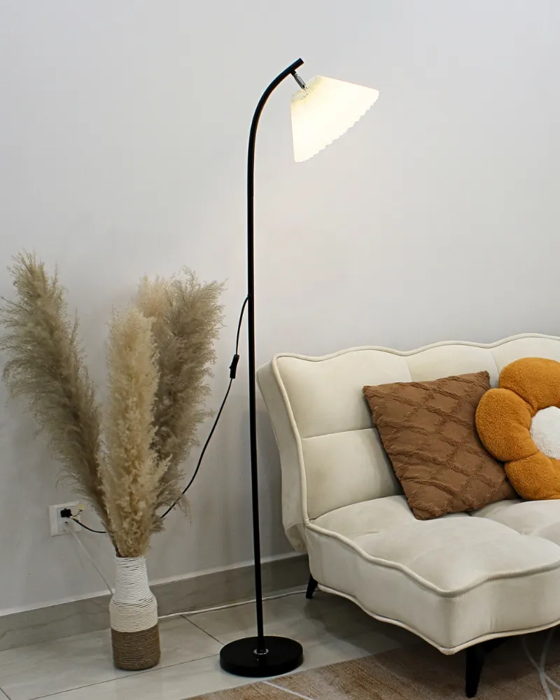 2. CHẤT LIỆU VÀ PHÂN LOẠI ĐÈN CÂY ĐỨNG ĐÈN SÀN KT7