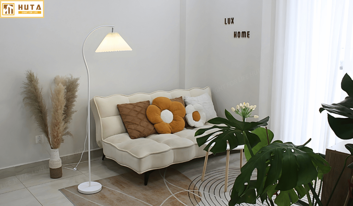 Đèn Cây Đứng Decor HUTA Light For Life KC6 Thân Kim Loại Cong, 3 Màu Ánh Sáng, Bảo Hành 24 Tháng