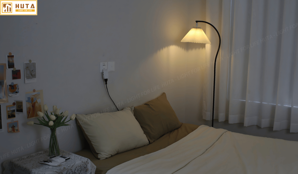 3. Đèn cây đứng mã KC06 sử dụng như thế nào?