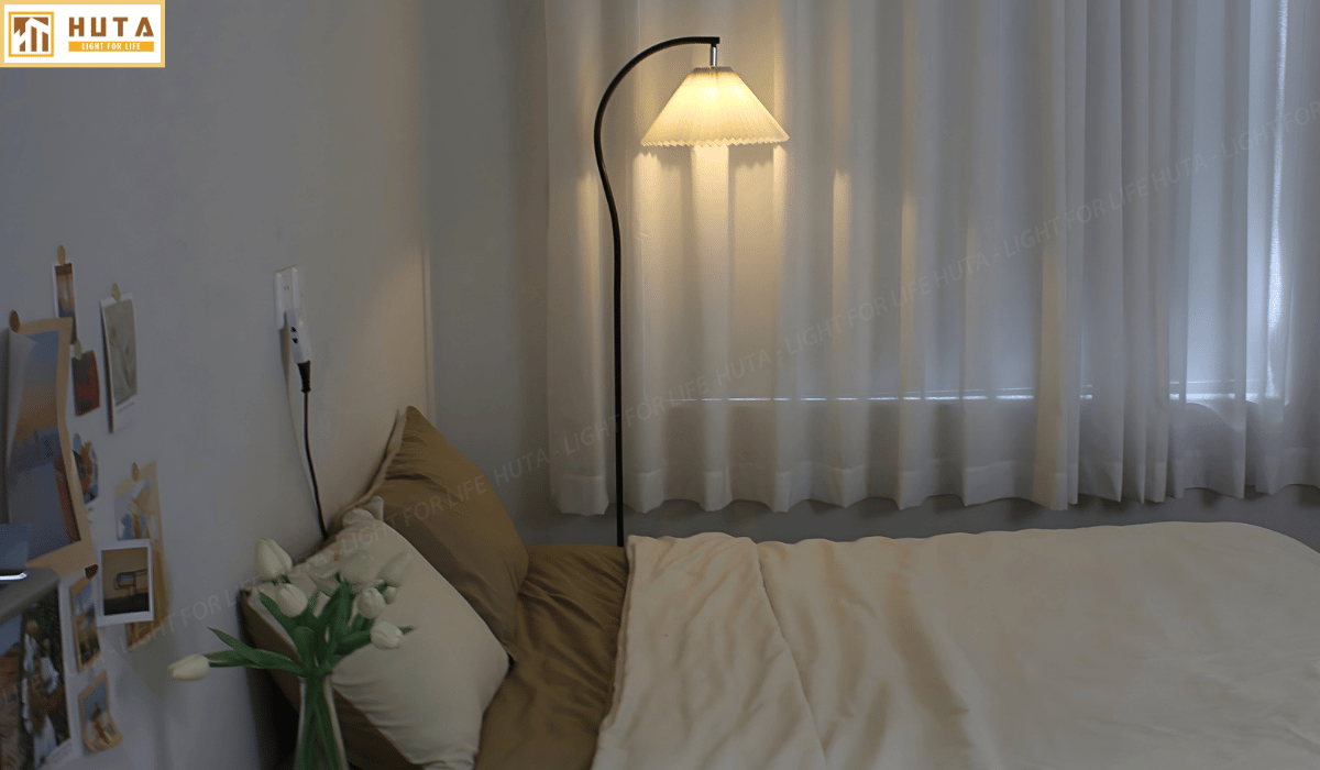 3. Đèn cây đứng mã KC06 sử dụng như thế nào?