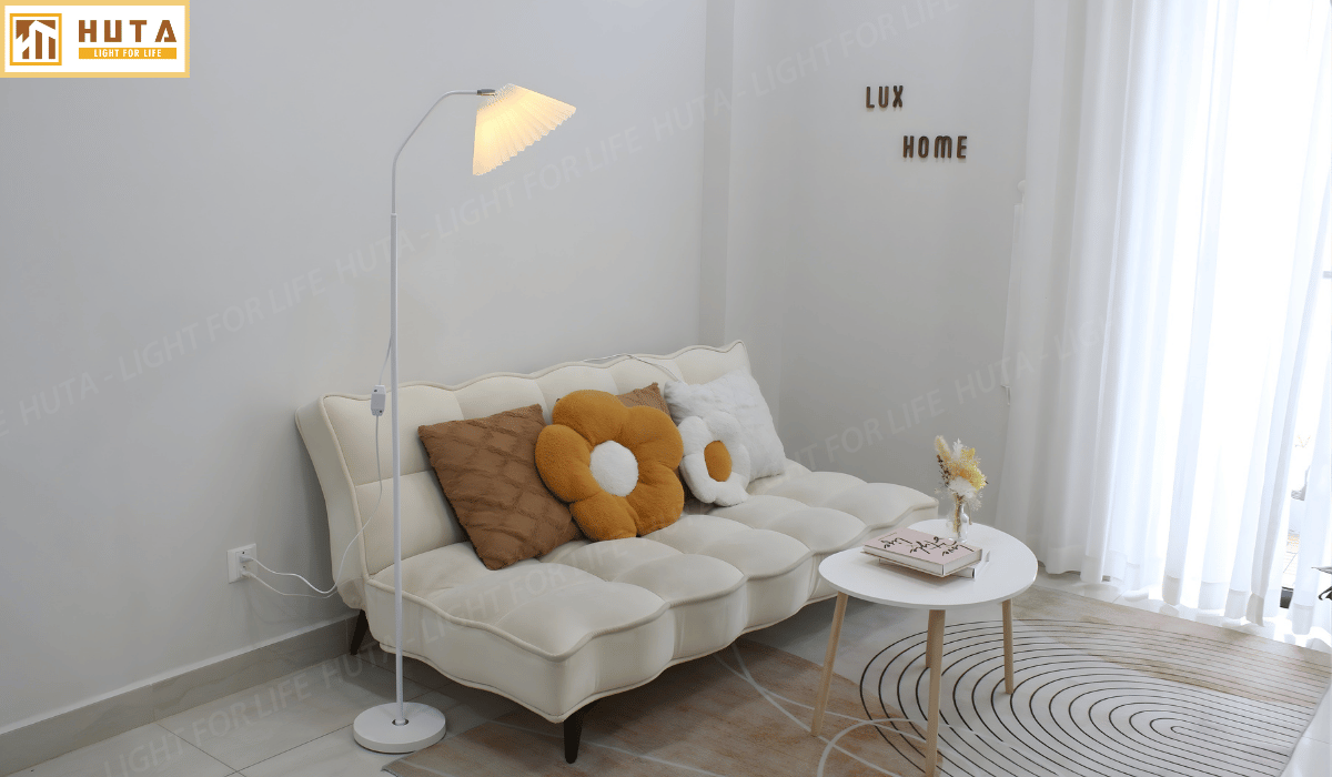 Đèn Cây Đứng Decor HUTA Light For Life KT06 Thân Kim Loại Khớp Cong, Chao Xếp Ly, Điều Chỉnh Ánh Sáng Vàng