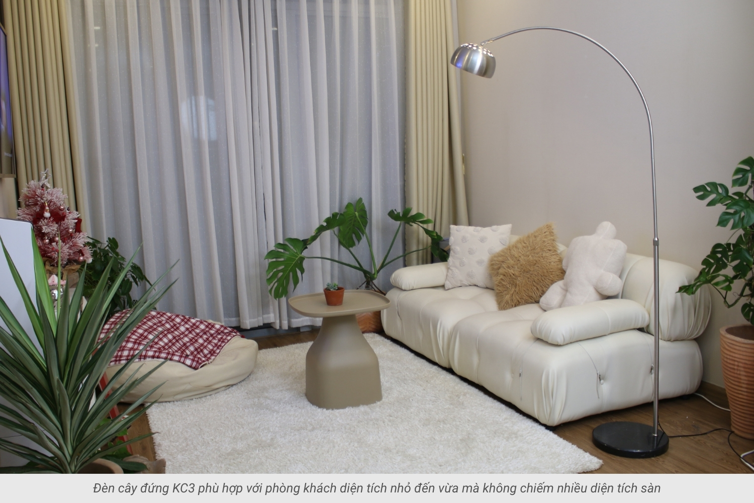 2.3 Đèn cây đứng mã KC3 bóng tiết kiếm điện