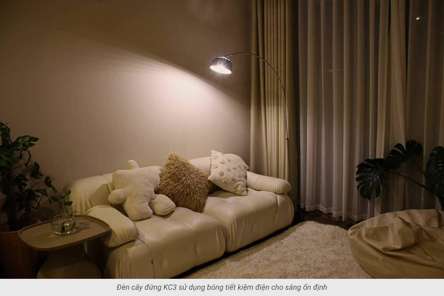 2.3 Đèn cây đứng mã KC3 bóng tiết kiếm điện