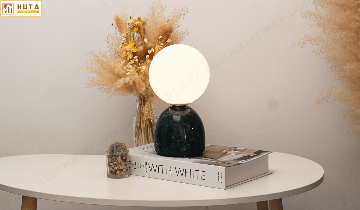 Đèn ngủ để bàn mặt trăng in 3D HUTA MT2 Thân Gốm Sứ, Điều Chỉnh Độ Sáng, Ba Màu Sáng