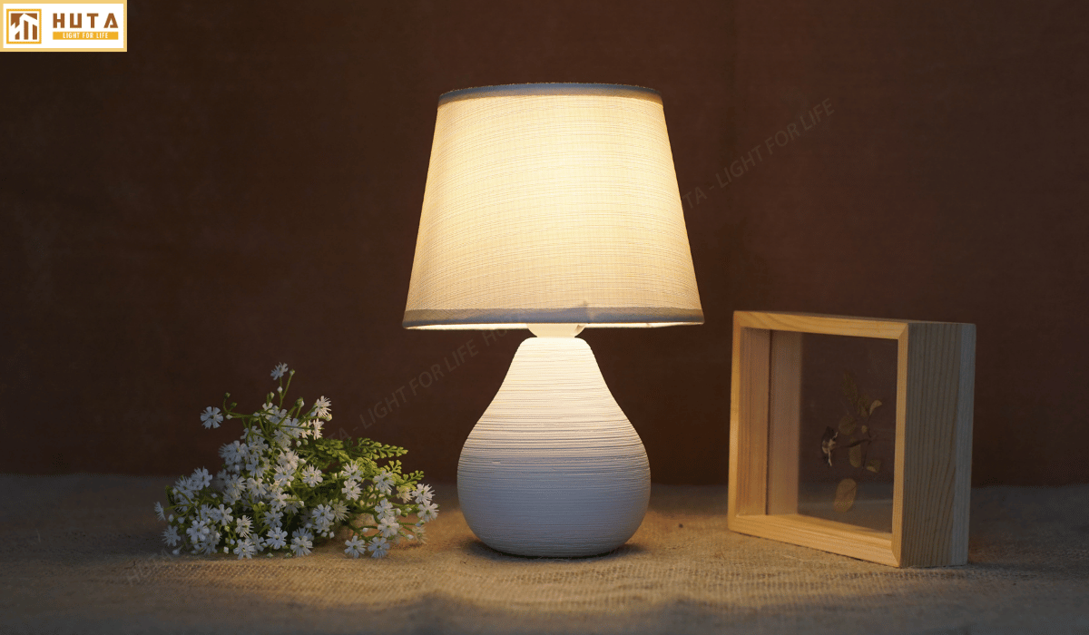 Đèn Ngủ Để Bàn Sứ HUTA S1 Điều Chỉnh Độ Sáng, Ánh Sáng Vàng, Bảo Hành 24 Tháng
