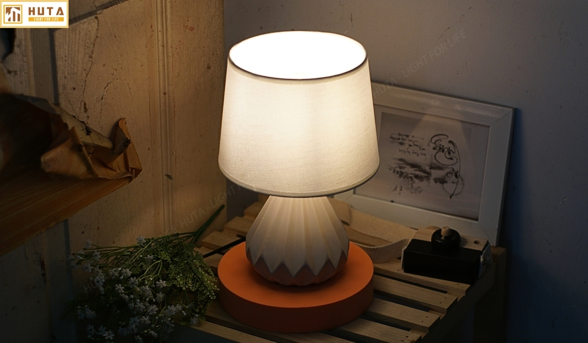 Đèn Ngủ Để Bàn Gốm Sứ Cao Cấp HUTA Light For Life S13 Điều Chỉnh Độ Sáng, Ánh Sáng Vàng