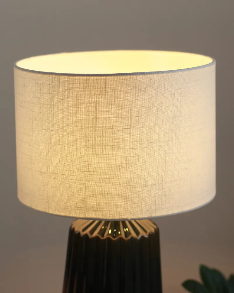 2. CHẤT LIỆU VÀ PHÂN LOẠI ĐÈN NGỦ ĐỂ BÀN S17