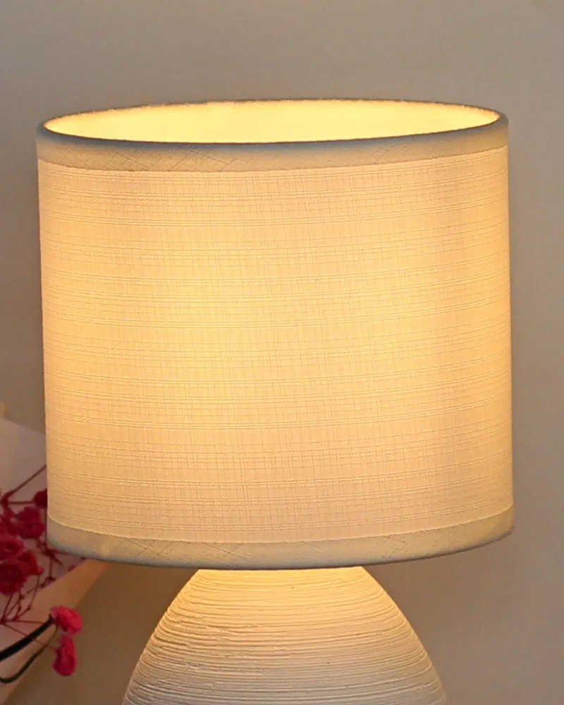 2. CHẤT LIỆU VÀ PHÂN LOẠI ĐÈN NGỦ ĐỂ BÀN S2