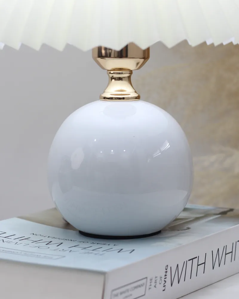 2. CHẤT LIỆU VÀ PHÂN LOẠI ĐÈN NGỦ ĐỂ BÀN S8