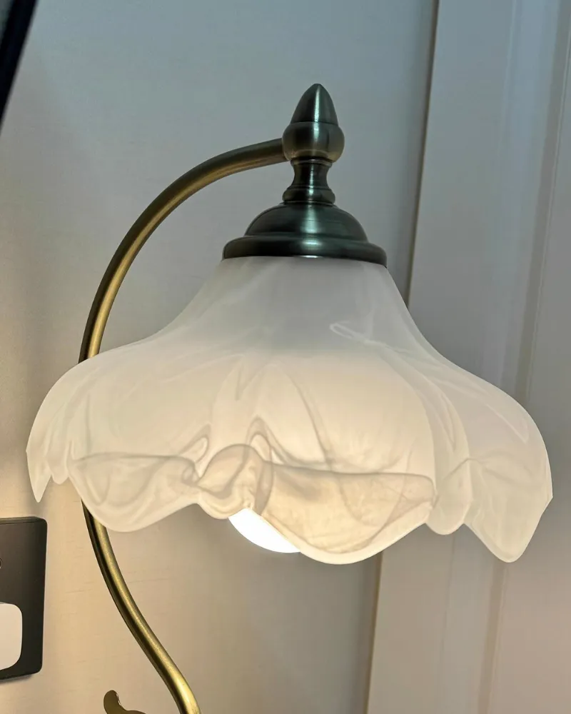 2. CHẤT LIỆU VÀ PHÂN LOẠI ĐÈN NGỦ ĐỂ BÀN CD2