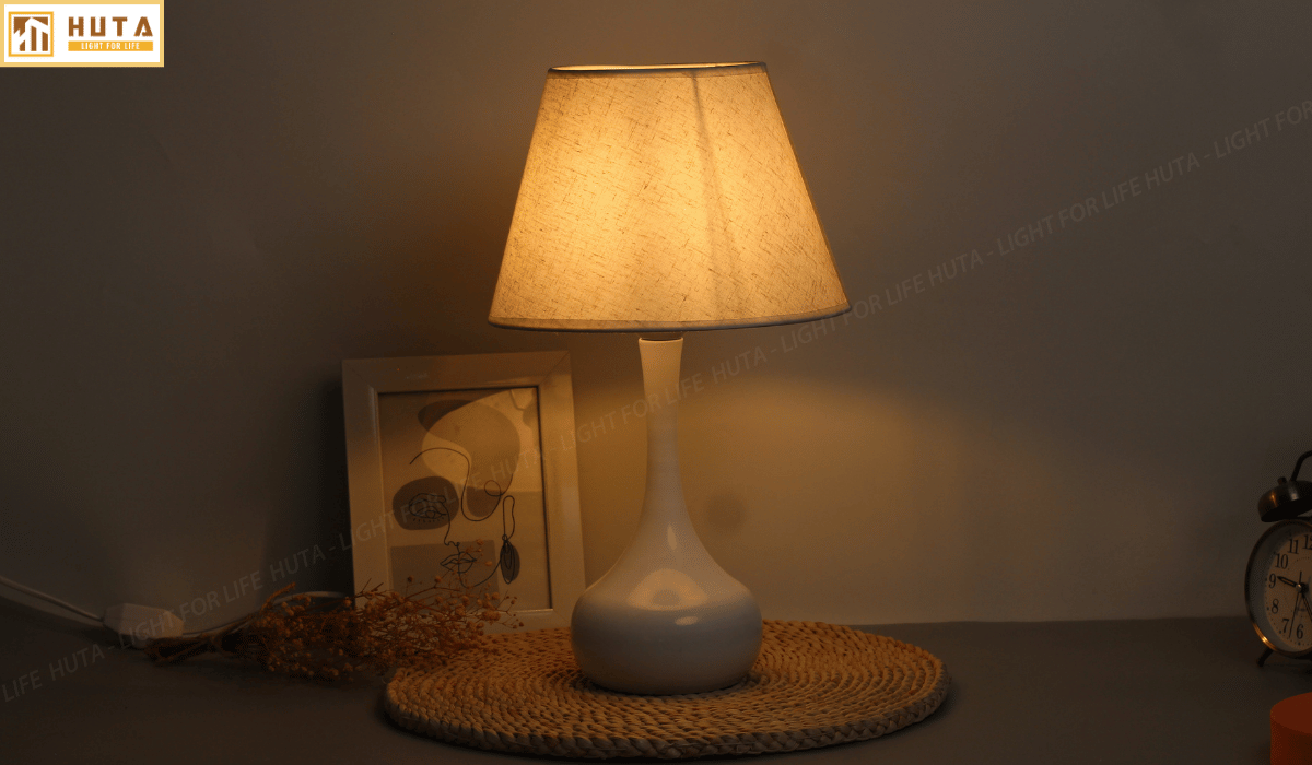 Đèn Ngủ Để Bàn Thép HUTA T3 Ánh Sáng Vàng, Điều Chỉnh Độ Sáng, Bảo Hành 24 Tháng