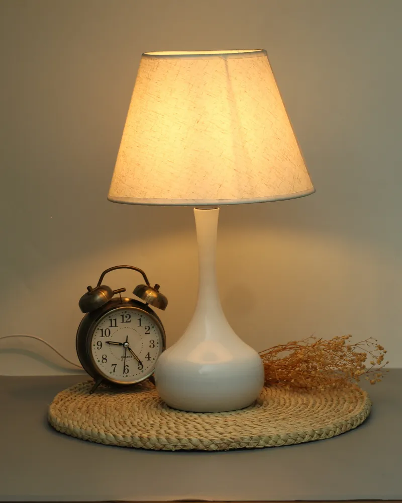 2. CHẤT LIỆU VÀ PHÂN LOẠI ĐÈN NGỦ ĐỂ BÀN T3