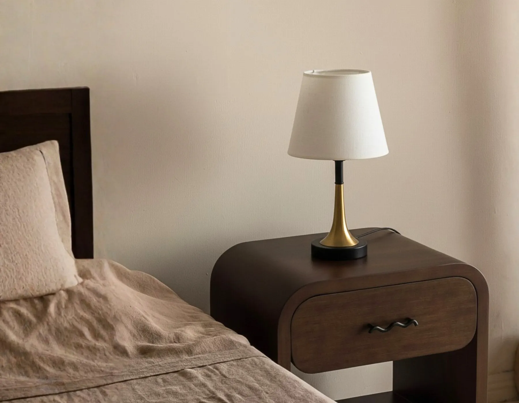 6. KHÔNG GIAN PHÙ HỢP VỚI ĐÈN NGỦ ĐỂ BÀN T5