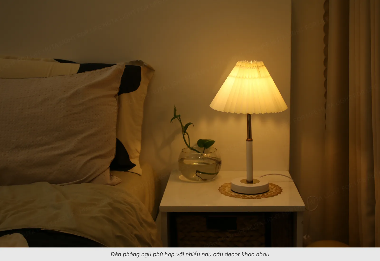 1. Vì Sao Đèn Phòng Ngủ Được Nhiều Người Lựa Chọn Khi Decor Không Gian Nghỉ Ngơ