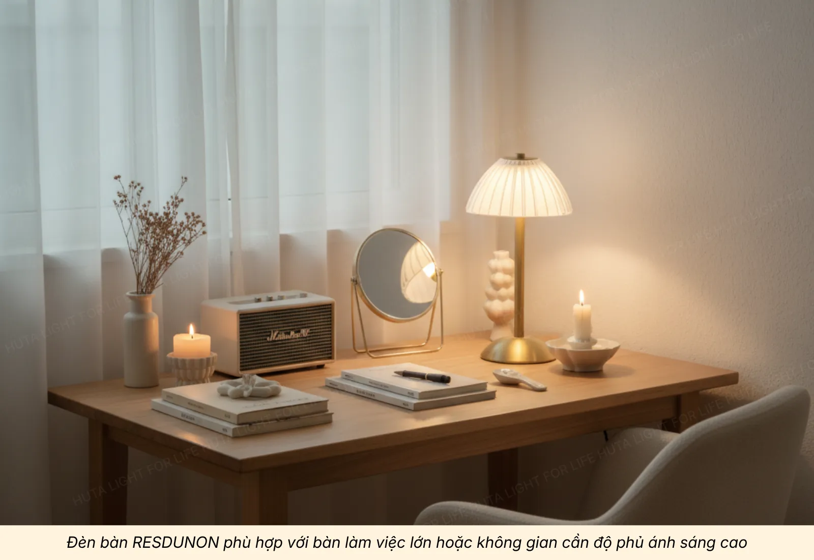 2.4 Đèn bàn pin sạc RESDUNON - Dáng chao dome sang trọn